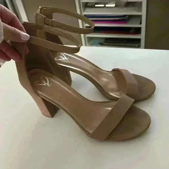 Windsor nude heel strappy block heel shoe - Picture 6 of 7